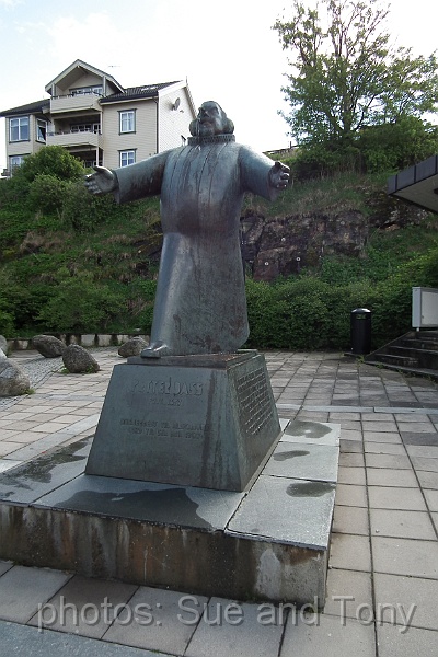 day10 0049.jpg - still in the main street of Sandnessjoen